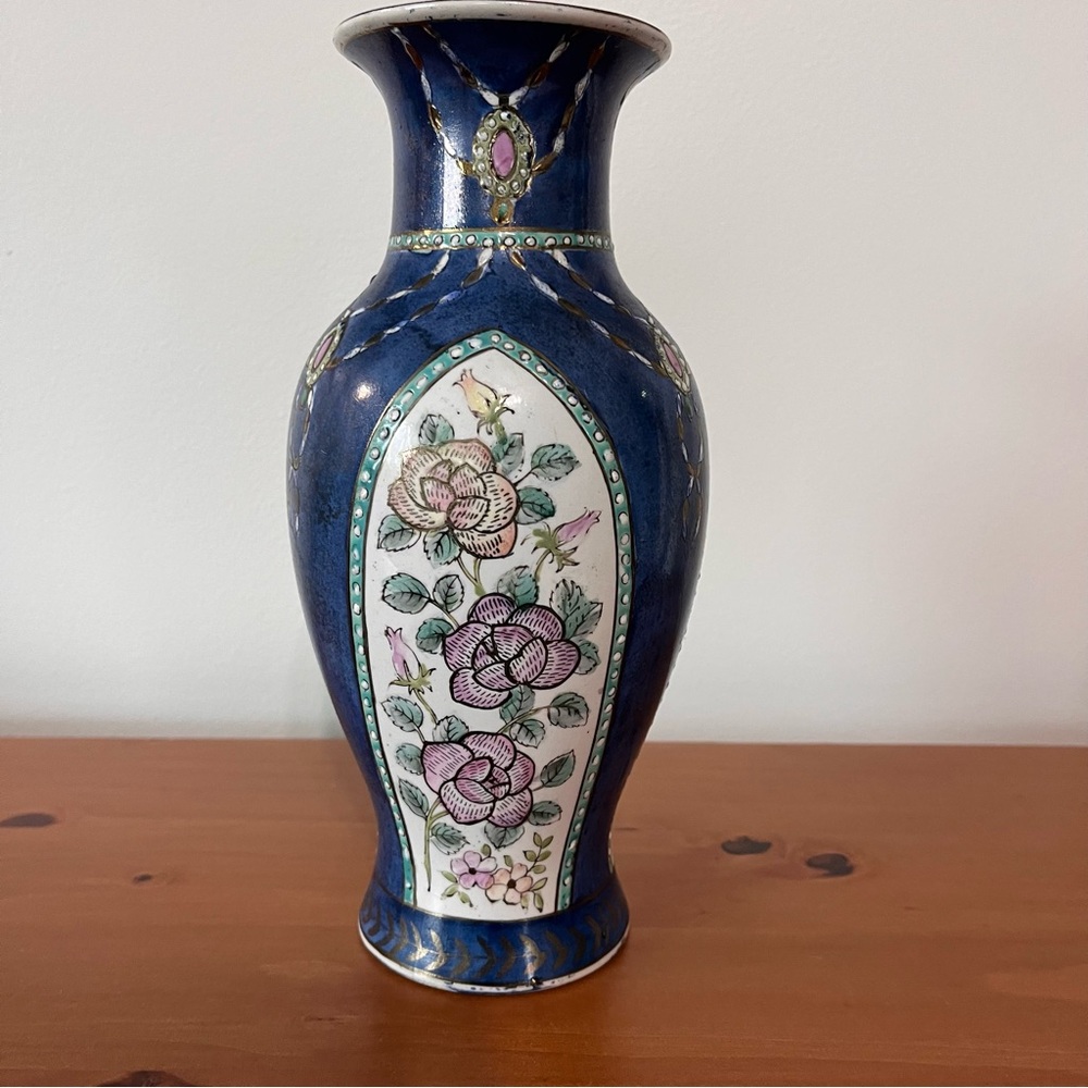 Vintage Elegant Blue Floral Vase